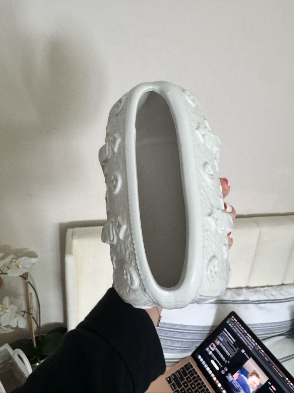 White Embossed Dome-Shape Vase - Picture 3 of 3
